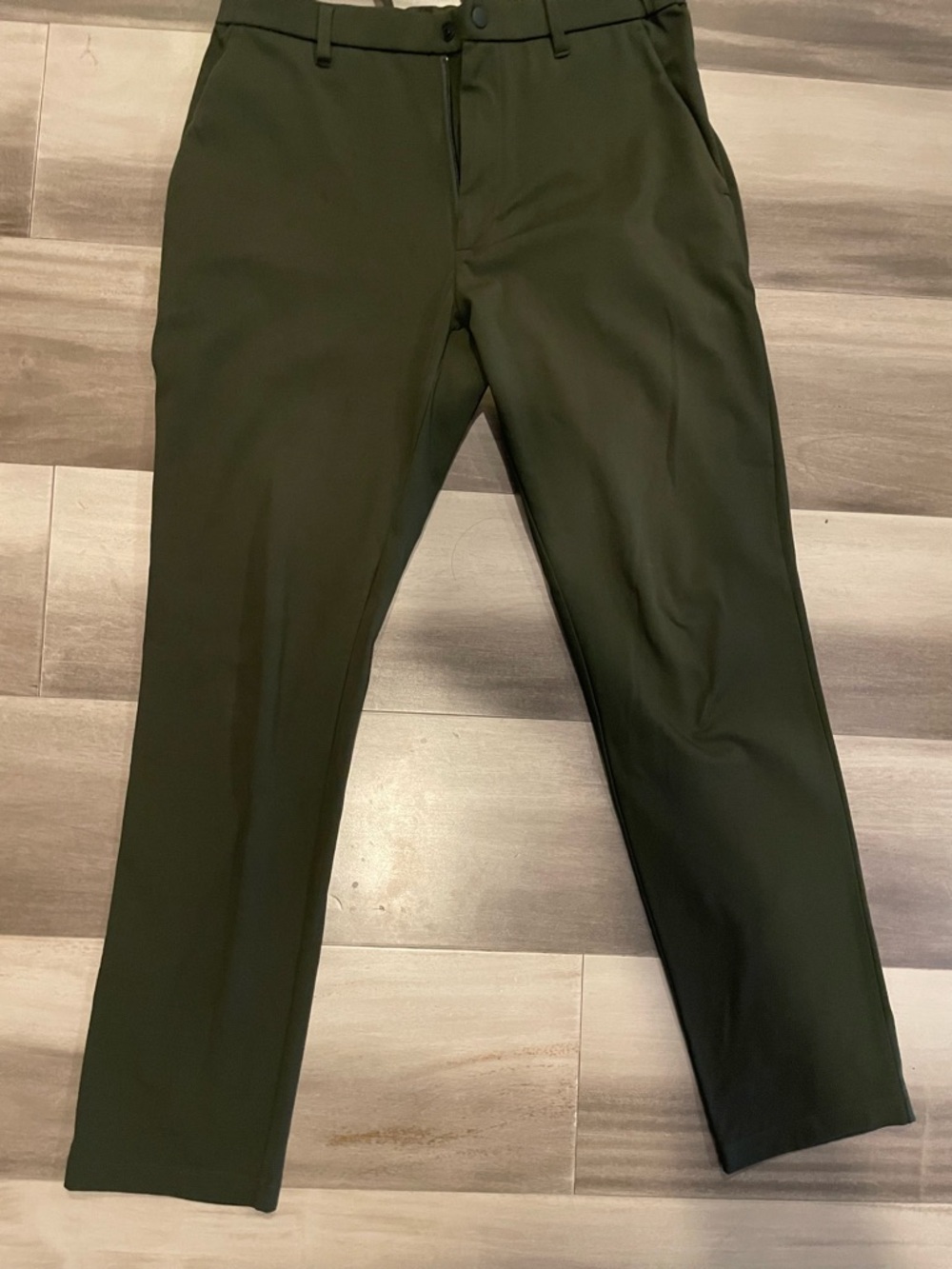 Uniqlo Men's Dark Olive Chino Pants